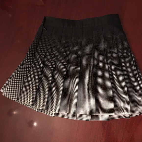 American Apparel pleated miniskirt - Picture 2 of 4